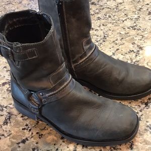 Black Bullboxer biker style boots